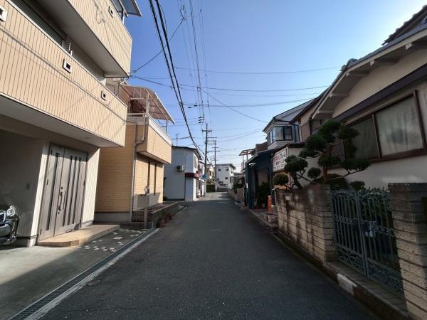 【前面道路含む現地写真】