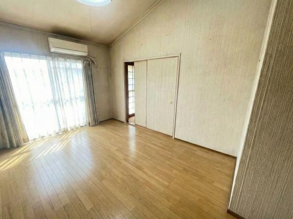 【居間・リビング】 | 今福第3コーポ2号棟 | こちらの画像は、AIを用いて家具を消しております。