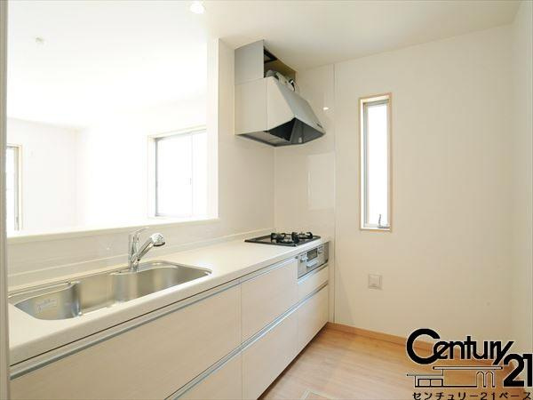 奈良市五条西２丁目の新築一戸建の内観：施工例|■家族とのコミュニケーションがとりやすい人気のカウンターキッチン！■