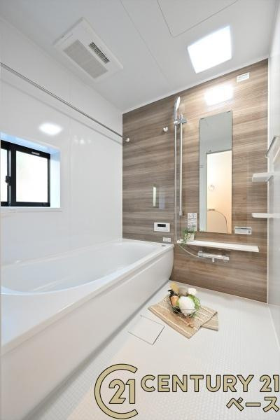 奈良市五条西２丁目の新築一戸建の内観：施工例|■浴室乾燥機付きでカビや結露の発生も抑えてくれます！■