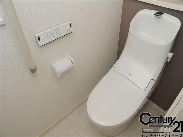 奈良市五条西２丁目の新築一戸建の内観：施工例|■便利なウォシュレット付きです！■
