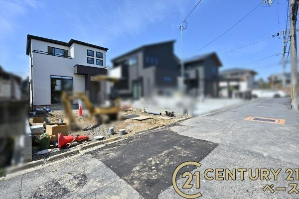 奈良市六条西３丁目の新築一戸建の前面道路含む現地写真