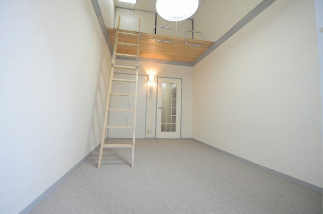 レオパレスリュミエールの居間・リビング|仕様・設備は現状と異なる場合有。現状優先