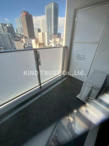 アーバネックス東梅田のバルコニー|暖かな日差しのふりそそぐバルコニー