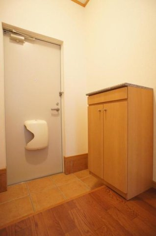 セント　ステラ　ガーデン　Ａの玄関