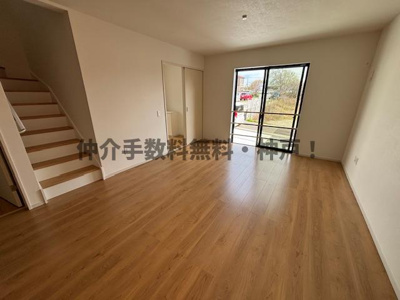 【居間・リビング】 | 神戸市西区玉津町新方　新築戸建　仲介手数料無料！ | 使いやすいリビングです