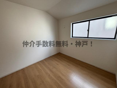 【洋室】 | 神戸市西区玉津町新方　新築戸建　仲介手数料無料！ | 明るい洋室です