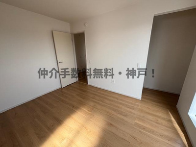 【洋室】 | 神戸市西区玉津町新方　新築戸建　仲介手数料無料！ | ゆったりした洋室です