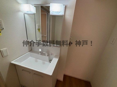 【独立洗面台】 | 神戸市西区玉津町新方　新築戸建　仲介手数料無料！ | 独立洗面化粧台が付いています