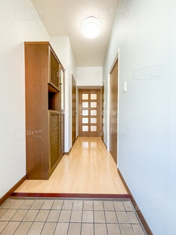 センチュリー中央の玄関|シューズボックス付きの玄関です☆