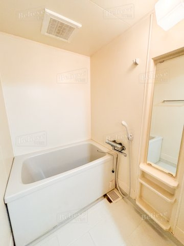 センチュリー中央の内装