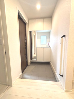 【玄関】 | 廿日市市前空４　2780万円～（前空駅）全2区画　NO1.2 | シンプルなデザインの玄関