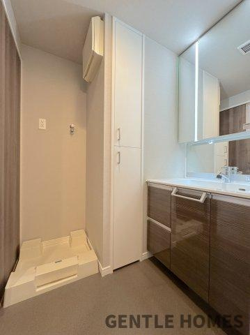 モントーレ東比恵クレアの洗面所|脱衣所にもしっかり収納を確保してますので
タオルや洗剤などの収納にも困りません