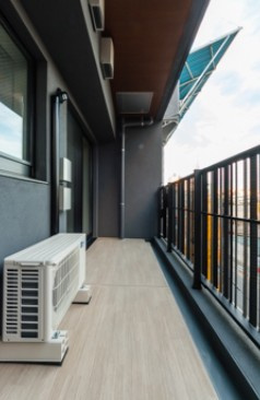 【バルコニー】