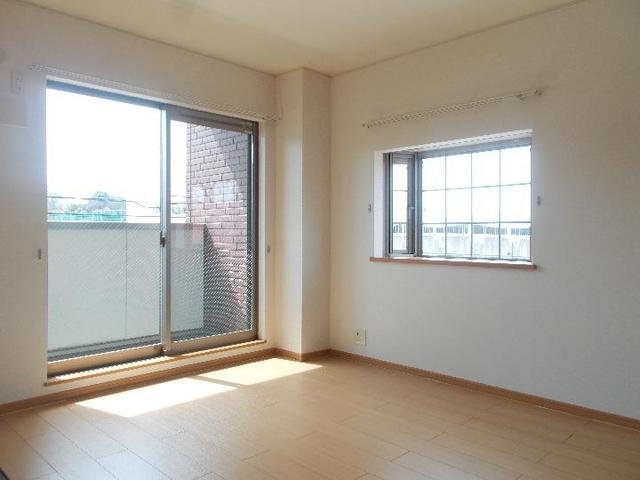 グランデの内装|明るい色調の室内です