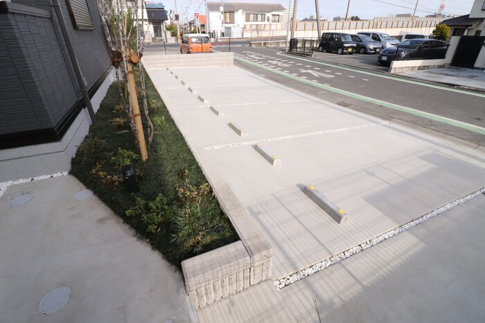 ユートリーⅢの駐車場