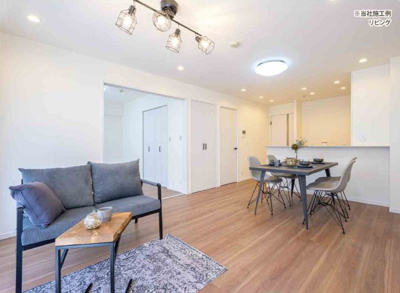 【居間・リビング】 | 東向島サニーホームズ | 【居間・リビング】「ＬＤＫは家族団らんをデザイン」広いＬＤＫでは家族が集まり一緒の時間を過ごせる工夫がされております。何気ない一日の当たり前のひとコマがいつか一生の宝物になります