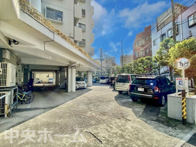 【現況写真】 | 東向島サニーホームズ | 【敷地内駐車場】最新の空き状況や費用などの詳細は担当スタッフまでお問い合わせください。