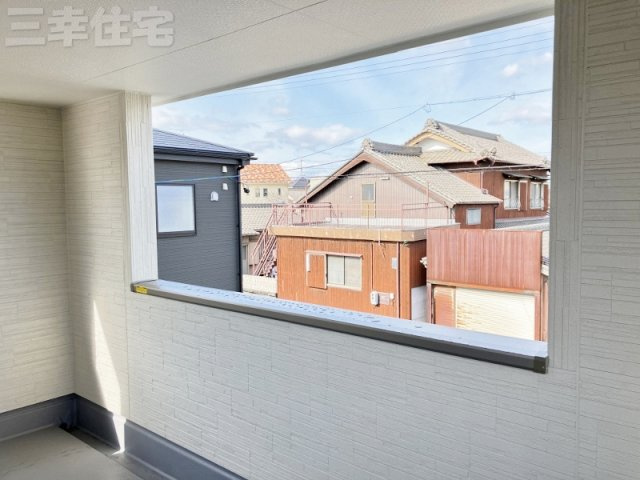 碧南市善明町のバルコニー|屋根のあるバルコニーは雨が降っても慌てない、家事する方の強い味方になります