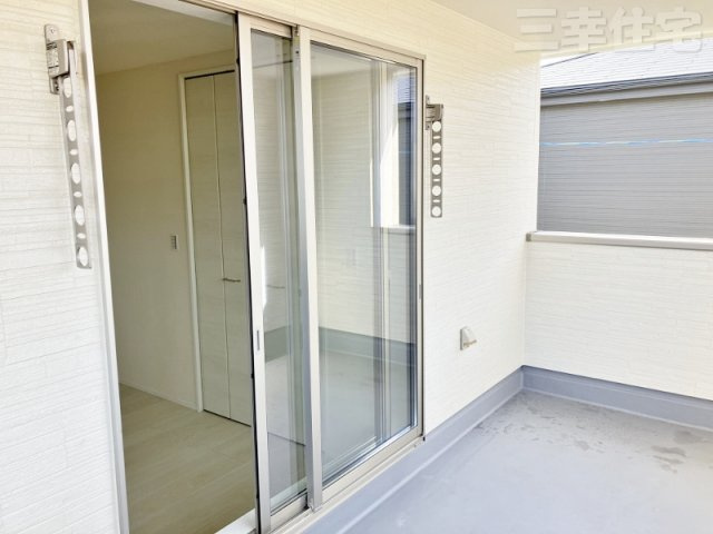 碧南市善明町の設備|バルコニーの物干し設備