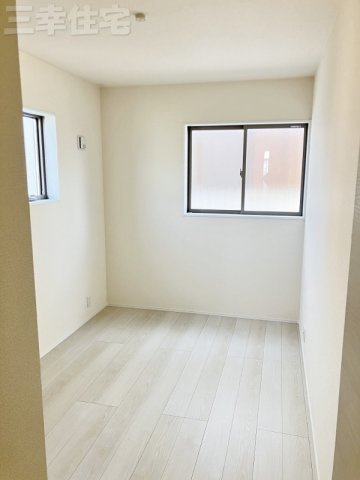 碧南市善明町の洋室|洋室5.06帖。2階にお部屋が4部屋あります。お子さん一人一人にお部屋を与えたい、そんな夢が実現できます