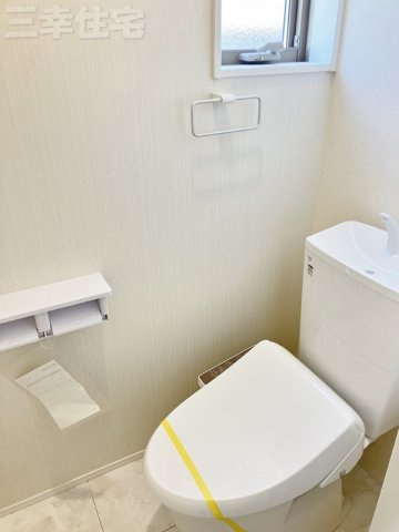 碧南市善明町のトイレ|2階シャワートイレ。寝ていても近くにあるから安心ね