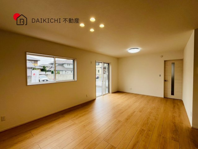 【居間・リビング】 | 行田市桜町第1期　ワイウッドコート　新築戸建　全3棟　2号棟