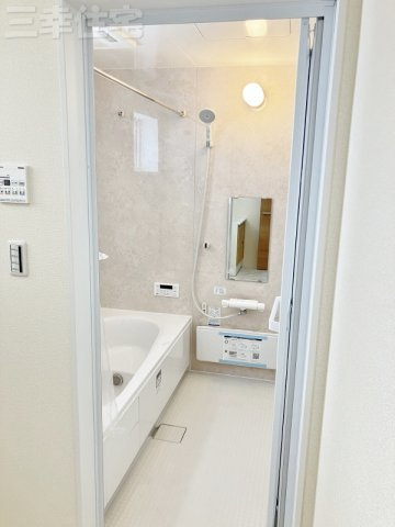 碧南市善明町の浴室|浴室には浴室暖房乾燥機が完備されています。雨の日のお洗濯も安心です