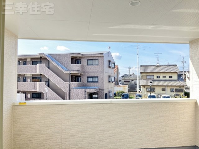 碧南市善明町のバルコニー|屋根のあるバルコニーで夜はご家族全員で星を眺める贅沢なひと時を