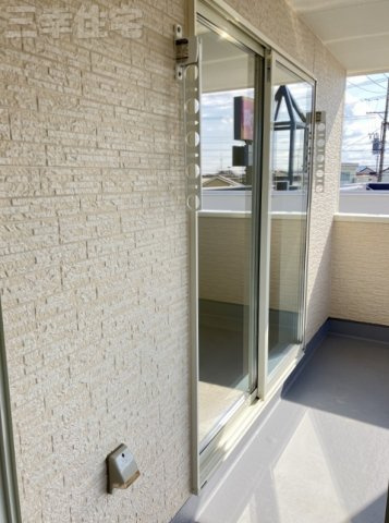 碧南市善明町の設備|バルコニーには物干し設備と電源コンセントがあって便利です