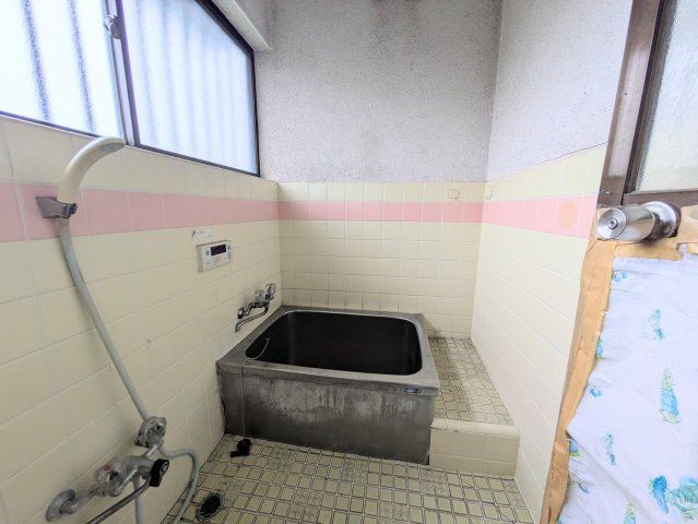 幸手市大字松石　中古戸建の浴室