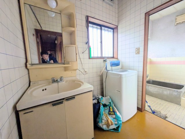 幸手市大字松石　中古戸建の独立洗面台