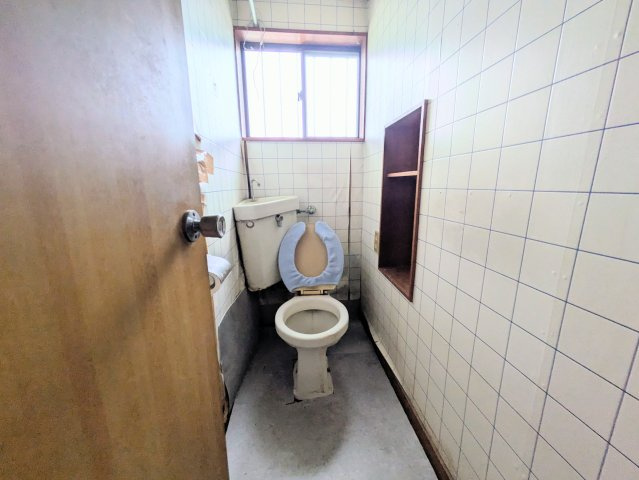 幸手市大字松石　中古戸建のトイレ