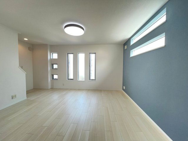 蕨市中央二丁目戸建の居間・リビング