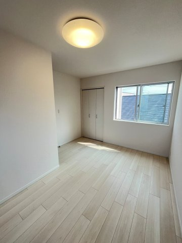 蕨市中央二丁目戸建の洋室