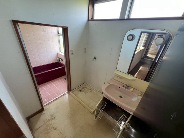 －三丁目不動産-熊谷市樋春　RC造木造の独立洗面台