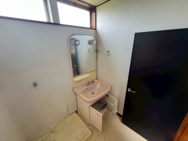 －三丁目不動産-熊谷市樋春　RC造木造の独立洗面台