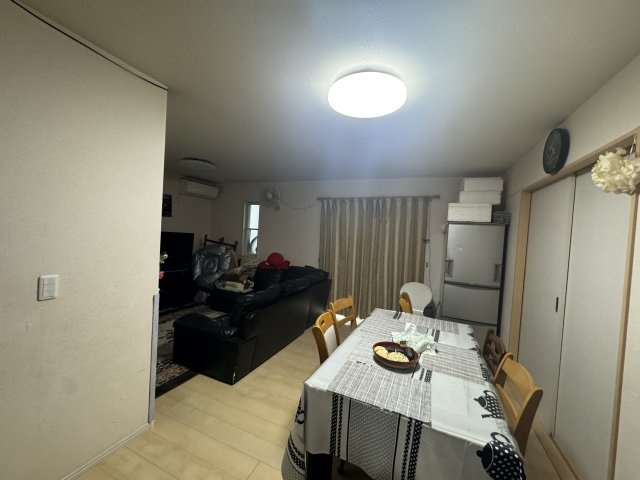 -三丁目不動産-　東松山市美原町の居間・リビング