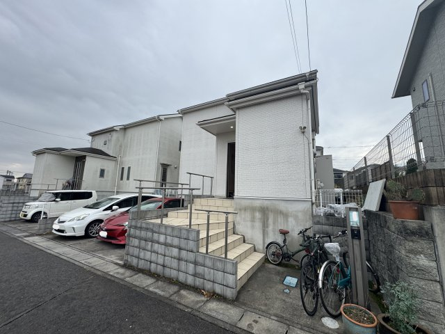 -三丁目不動産-　東松山市美原町の前面道路含む現地写真