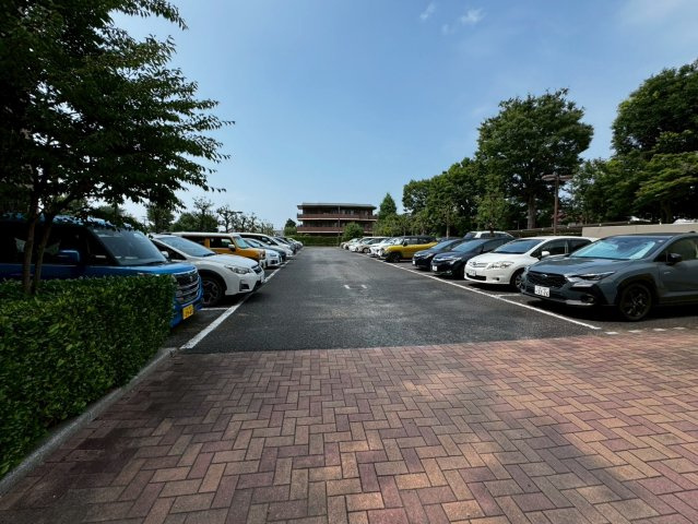 ソフィア柏公園1号棟の駐車場