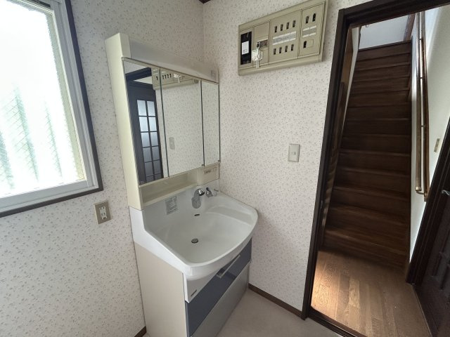 千葉県柏市宿連寺 中古戸建の独立洗面台