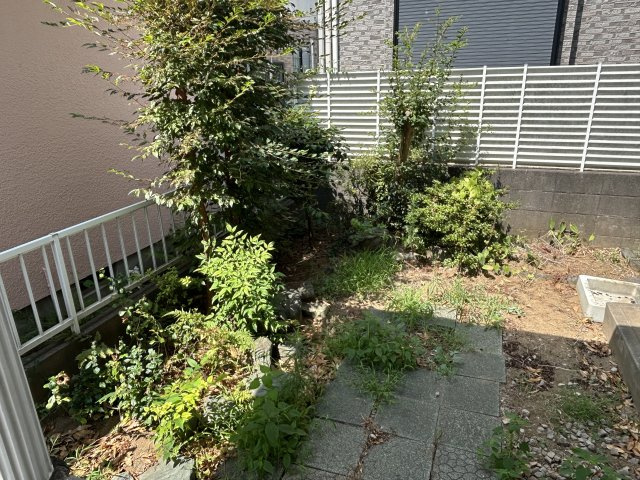 千葉県柏市宿連寺 中古戸建の庭