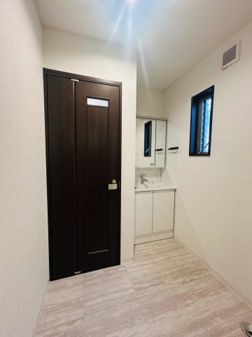 東大和市中央四丁目戸建の洗面所