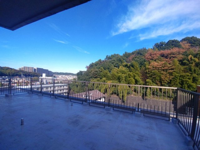 グリーンコーポ多摩ニュータウン南大沢のバルコニー