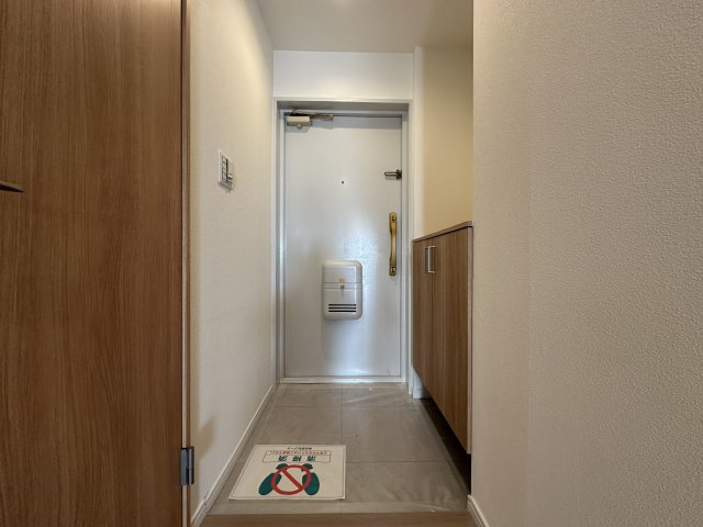 大久保スカイハイツの玄関