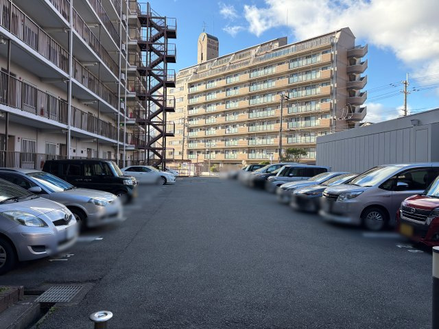 大久保スカイハイツの駐車場