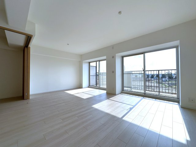 大久保スカイハイツの居間・リビング