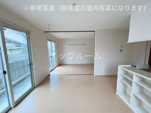ガーネット幸の内装
