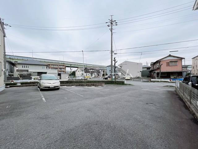 ガーネット幸の駐車場