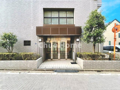 【エントランス】 | コスモ柴又駅前 | 【エントランス】マンションのエントランスは、その物件の印象を決める、顔とも言える場所です。毎日通る場所ですからきれいなのが一番です。